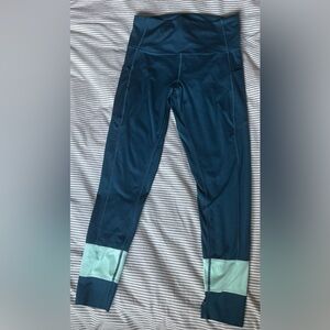 Cotopaxi Women’s Teal and Light Green Leggings/yoga pants, 5 pockets, size Large